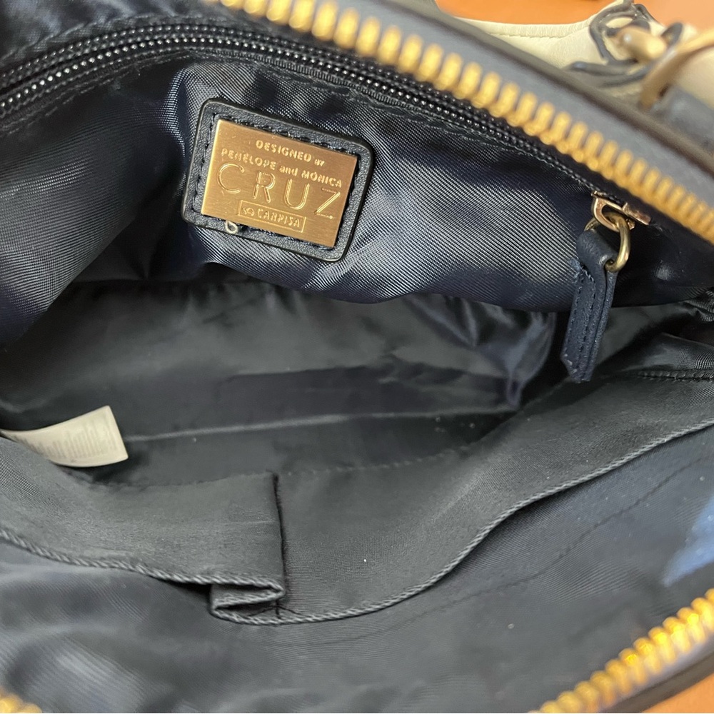 Carpisa Cruz Collection Handbag - Picture 6 of 10